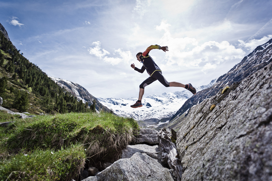 Mountain challenge. Трейлраннинг. Бег Трейл. Trail Running бег в горах. Трейлраннинг обои.