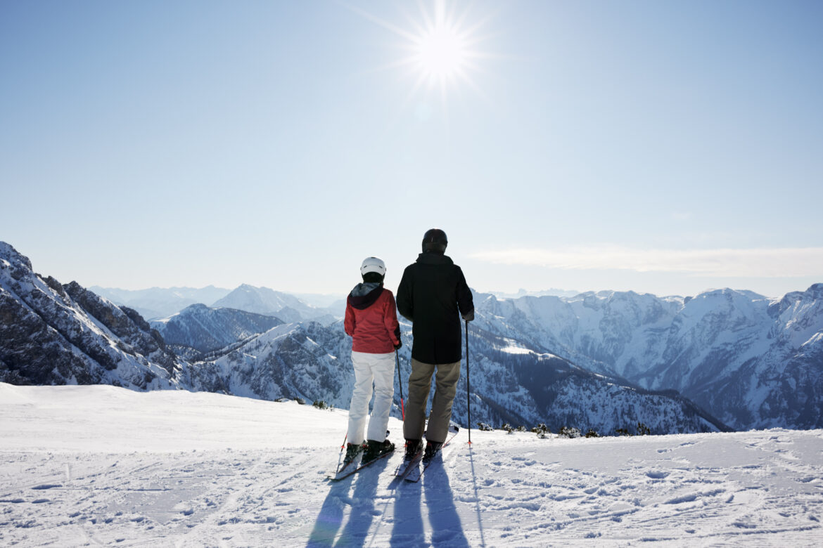 Im Skigebiet auf der Höss in Hinterstoder die Nachmittagssonne am Berg genießen.